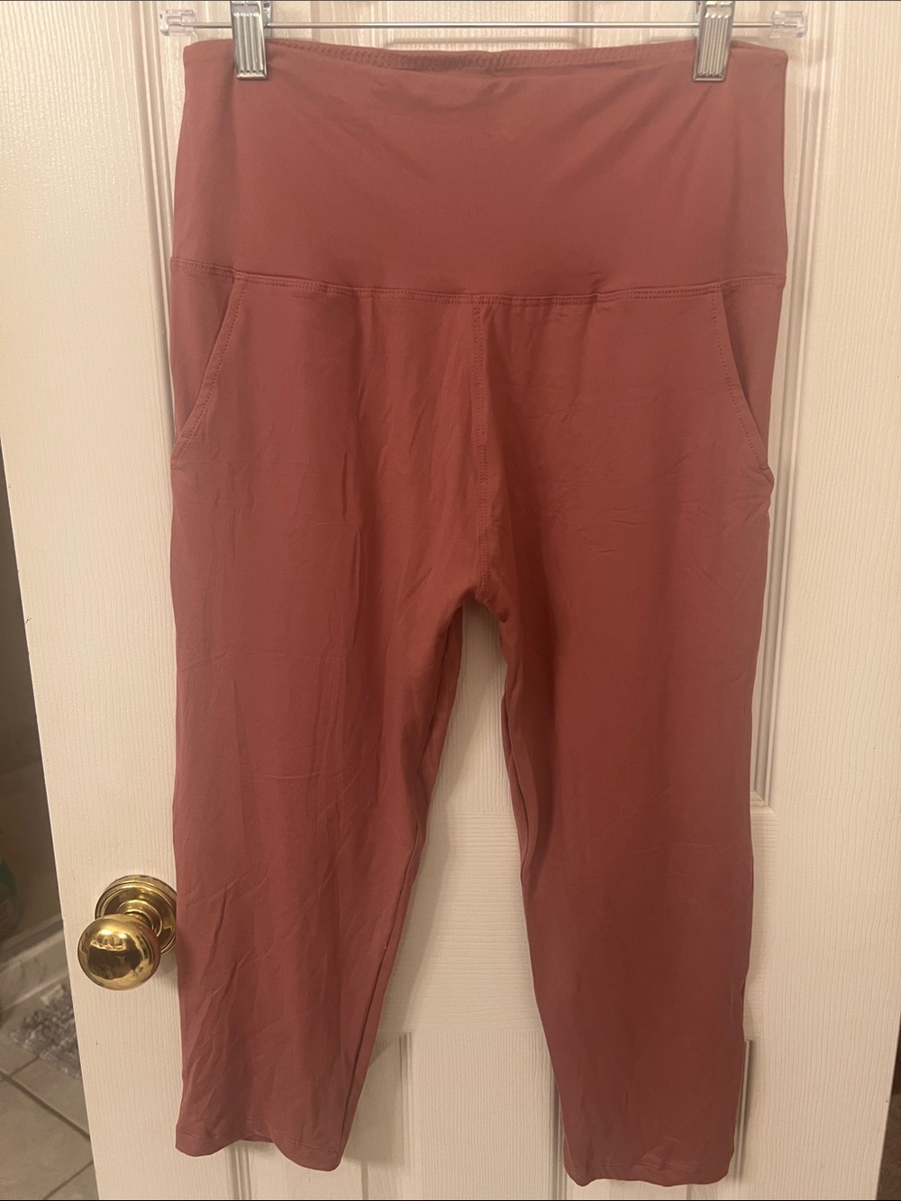 Women’s High-Waist Capri Leggings in Dusty Rose